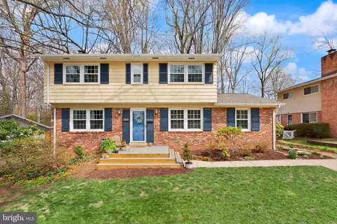 3213 Fair Woods Pkwy, Fairfax, VA 22030