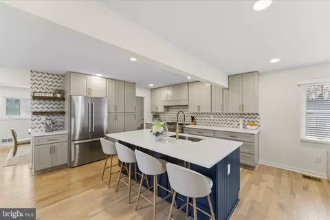 3804 Richardson Pl, Fairfax, VA 22030