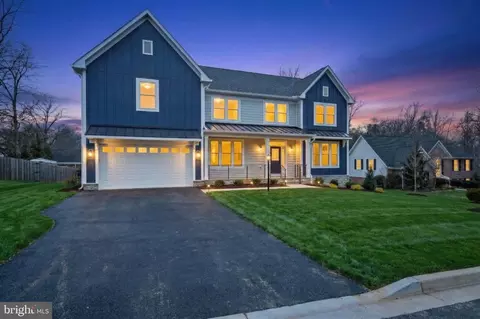 3410 Burrows Ave, Fairfax, VA 22030
