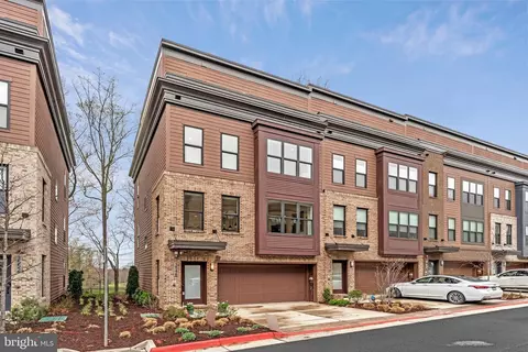 3548 Sutton Heights Cir, Fairfax, VA 22031