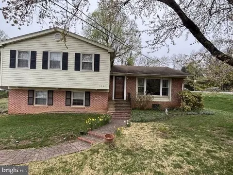 3501 Queen Anne Dr, Fairfax, VA 22030