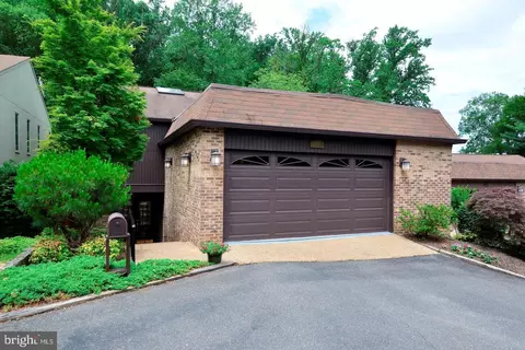 9941 Great Oaks Way, Fairfax, VA 22030