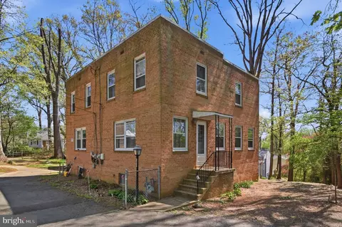 10827 Crest St, Fairfax, VA 22030