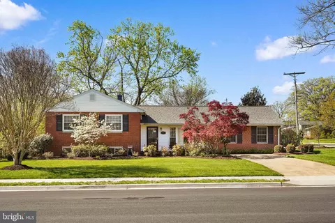 10917 Woodhaven Dr, Fairfax, VA 22030