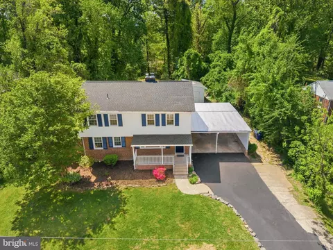 10705 Oak Pl, Fairfax, VA 22030