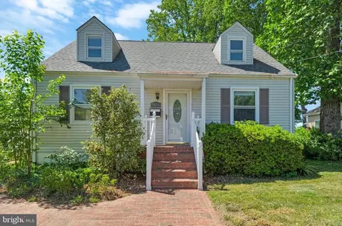 4038 Poplar St, Fairfax, VA 22030