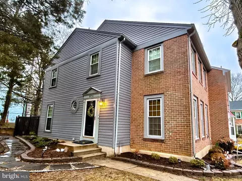 9774 Main St, Fairfax, VA 22031