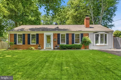 3609 Embassy Ln, Fairfax, VA 22030