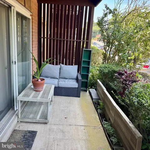 10029 Mosby Woods Dr #224, Fairfax, VA 22030