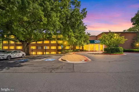10570 Main St #218, Fairfax, VA 22030