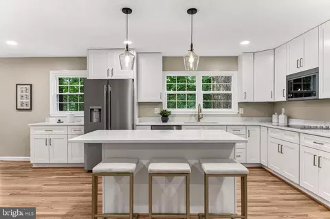 4151 Orchard Dr, Fairfax, VA 22032