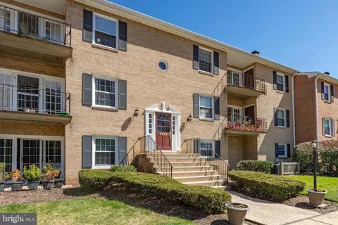 3945 Lyndhurst Dr #301, Fairfax, VA 22031