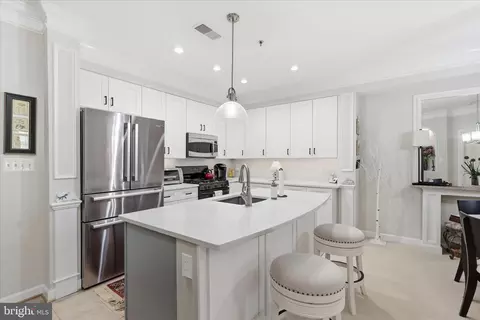 10328 Sager Ave #403, Fairfax, VA 22030