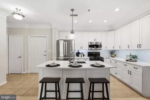 10328 Sager Ave #403, Fairfax, VA 22030