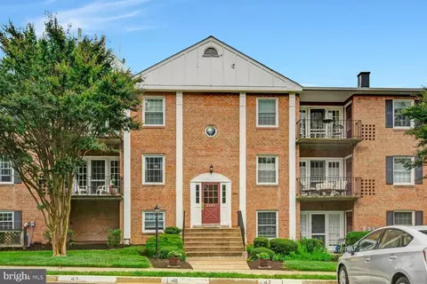 3961 Lyndhurst Dr #303, Fairfax, VA 22031