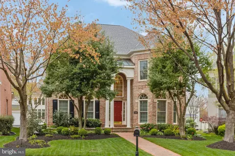 3860 Farrcroft Dr, Fairfax, VA 22030