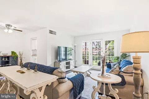 9459 Fairfax Blvd #202, Fairfax, VA 22031