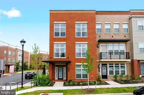 10685 Fairgrounds Dr, Fairfax, VA 22030
