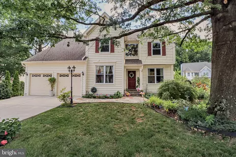 4001 Crestar Ct, Fairfax, VA 22032
