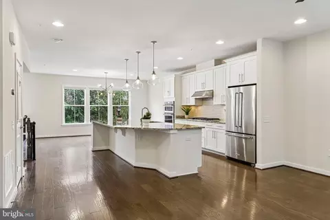 3961 Norton Pl, Fairfax, VA 22030