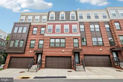 3961 Norton Pl, Fairfax, VA 22030