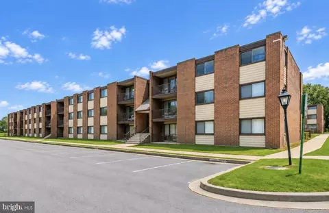 10725 West Dr #303, Fairfax, VA 22030