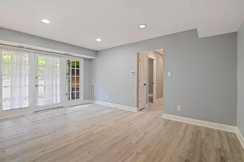 3860 Lyndhurst Dr #101, Fairfax, VA 22031