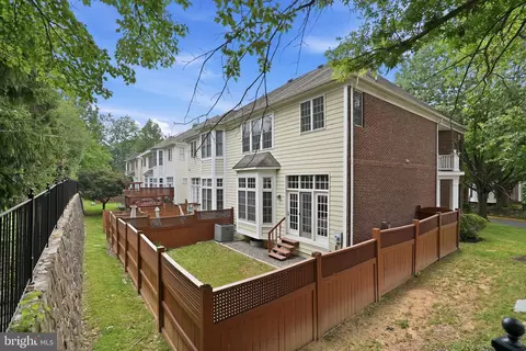 Exterior - 4331 Delegate Ct, Fairfax, VA 22030 photo 4 of 4