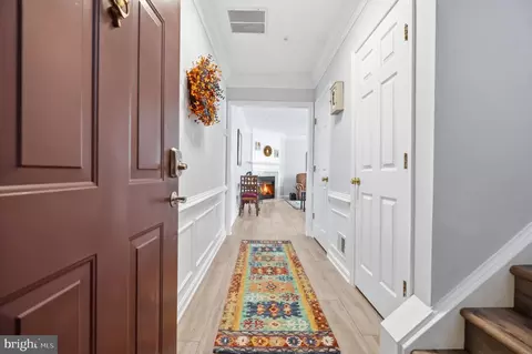 10359 Sager Ave #302, Fairfax, VA 22030