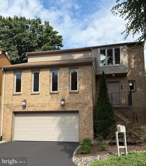 9938 Great Oaks Way, Fairfax, VA 22030
