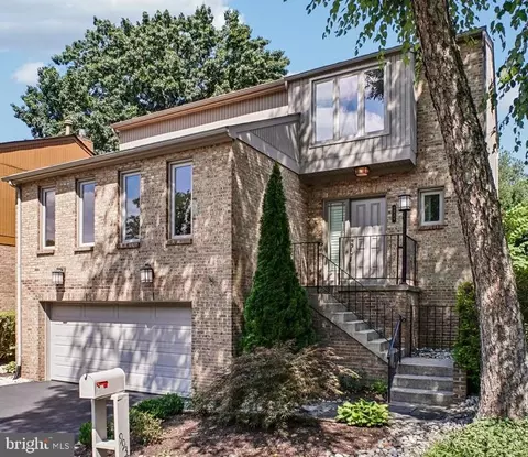9938 Great Oaks Way, Fairfax, VA 22030