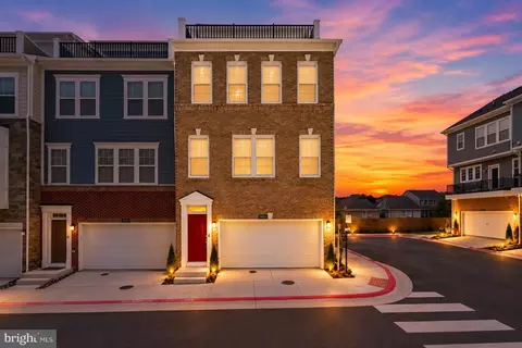 10826 Willow Ter, Fairfax, VA 22030