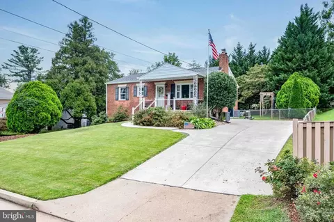 3735 Richard Ave, Fairfax, VA 22031