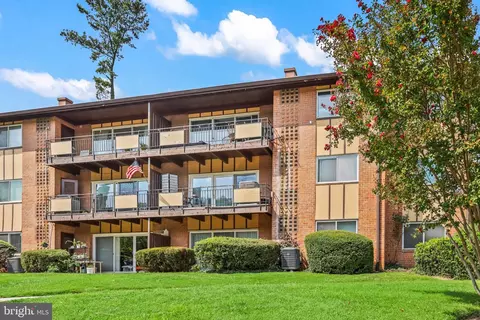 10026 Fair Woods Dr #330, Fairfax, VA 22030