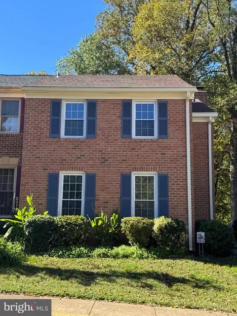 3891 Bradwater St, Fairfax, VA 22031