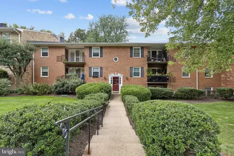 3846 Lyndhurst Dr #102, Fairfax, VA 22031