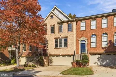 10440 Courtney Dr, Fairfax, VA 22030
