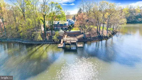 324 Indian Pointe Dr, Hardy, VA 24101