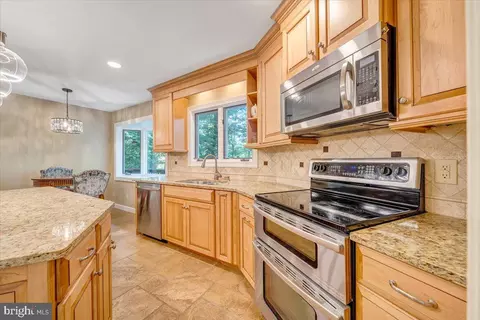 Kitchen - 310 Saddleback Trl, Hardy, VA 24101 photo 3 of 8