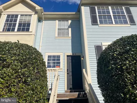 215 C Fernwood Pl, Warrenton, VA 20186