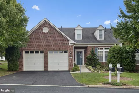 6713 Holly Farm Ln, Warrenton, VA 20187
