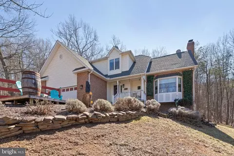 3631 N Red Oak Ln, Delaplane, VA 20144