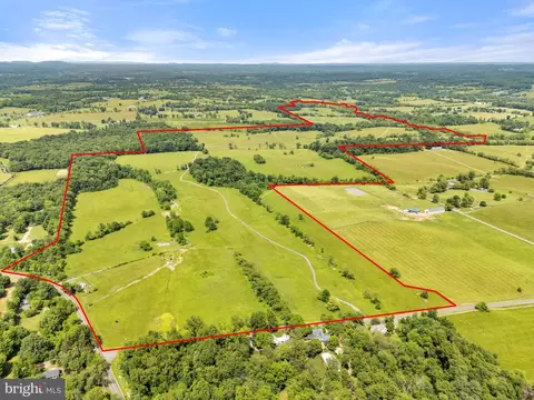 8160 Frogtown Rd, Marshall, VA 20115