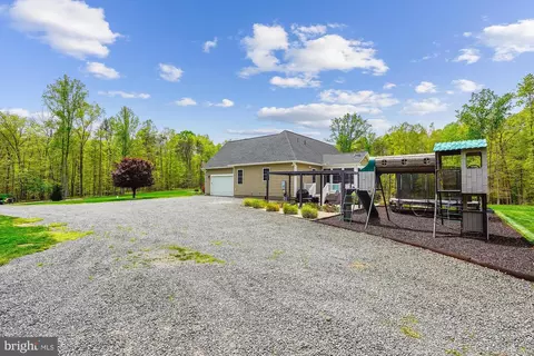 Exterior - 17585 Brandy Ln, Marshall, VA 20115 photo 6 of 16