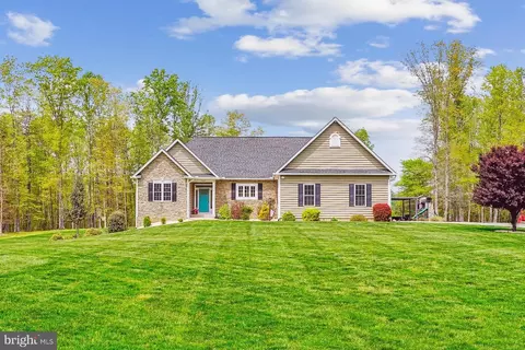 17585 Brandy Ln, Marshall, VA 20115