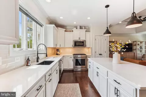 Kitchen - 17585 Brandy Ln, Marshall, VA 20115 photo 3 of 5