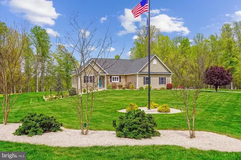 Exterior - 17585 Brandy Ln, Marshall, VA 20115 photo 4 of 16
