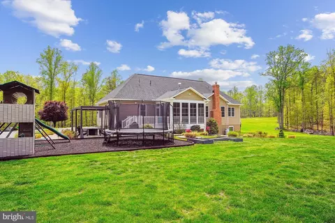 Exterior - 17585 Brandy Ln, Marshall, VA 20115 photo 3 of 16