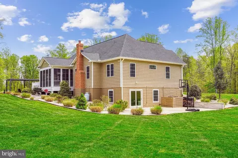 Exterior - 17585 Brandy Ln, Marshall, VA 20115 photo 7 of 16