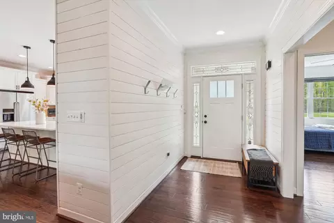 Entry Way - 17585 Brandy Ln, Marshall, VA 20115 photo 1 of 11